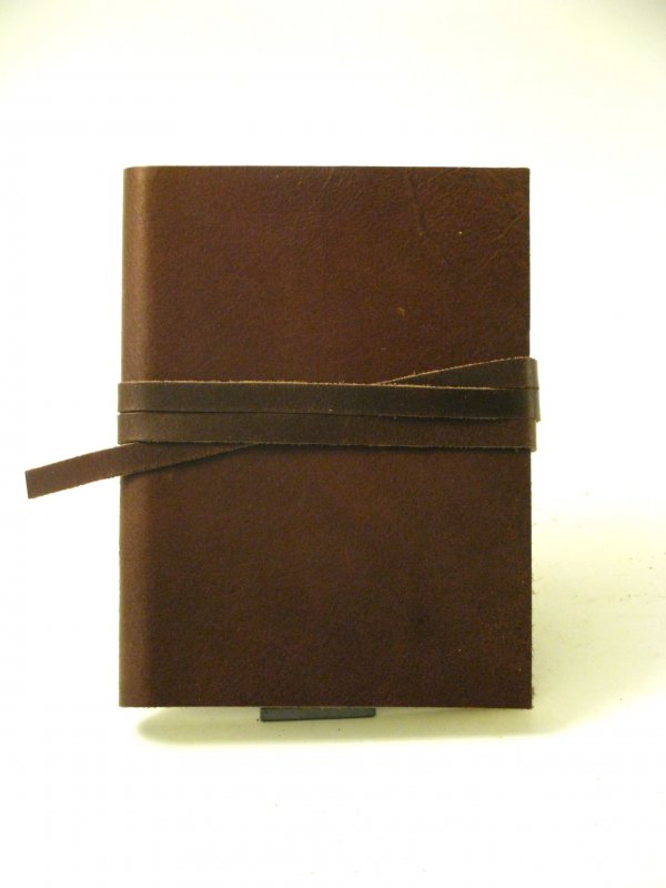 Calve's Leather Sketchbook - 16,5 x 12 cm - Oud Donker Bruin - lange vetersluiting